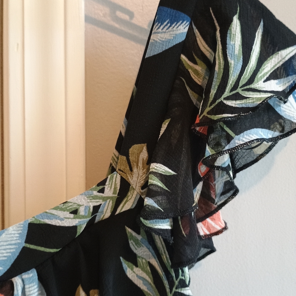 Blue B Women's‎ Tropical Floral Off-Shoulder Ruffle Top Size Small Black Multi - Picture 13 of 15